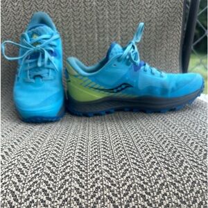 Saucony sneakers like new